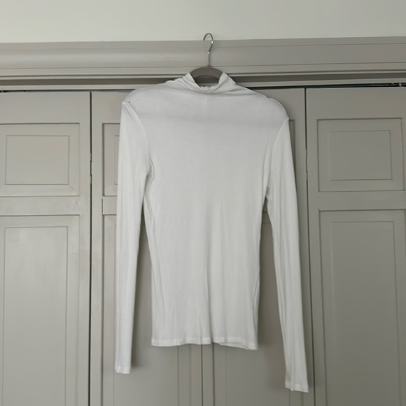 Vince Tops - Vince ribbed, white long sleeve shirt with mock neck